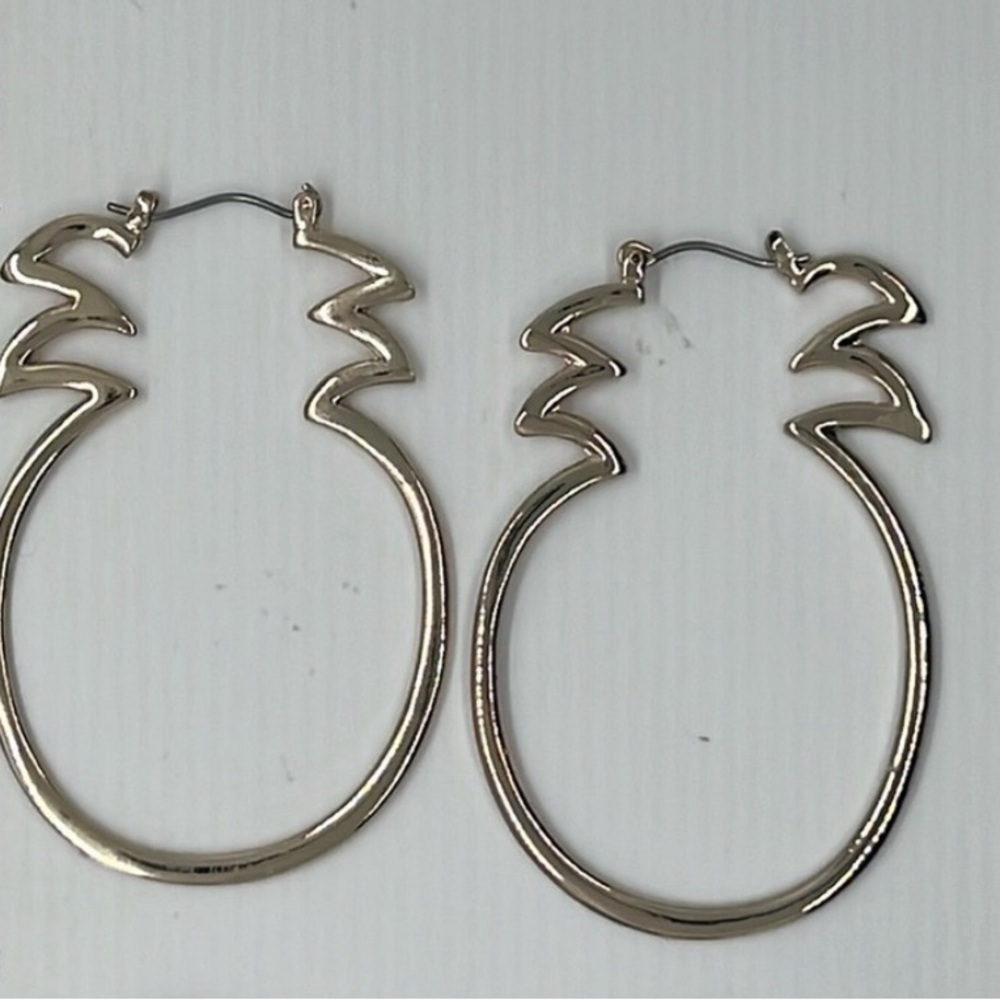 Betsey Johnson BB gold pineapple earrings